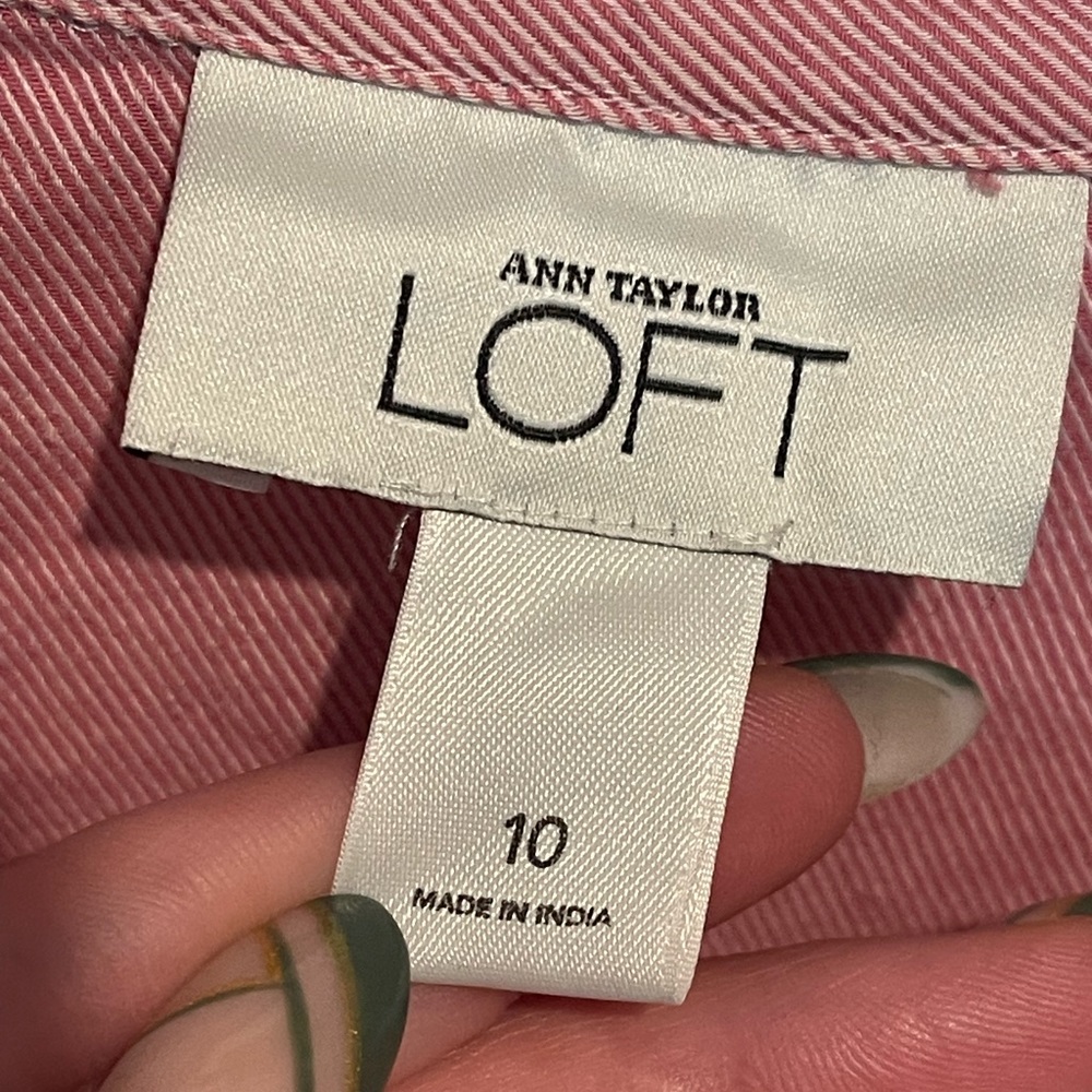 Ann Taylor Loft Collared V-Neck Button-Down Blouse Long Sleeve Size 10 - Picture 2 of 7
